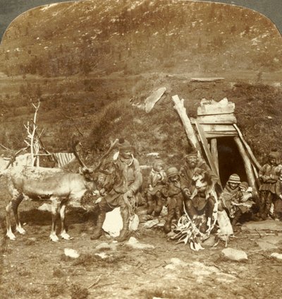 Gente del norte frío - Hogar y familia lapona, cerca de Tromsoe, Noruega, c1905 de Unbekannt