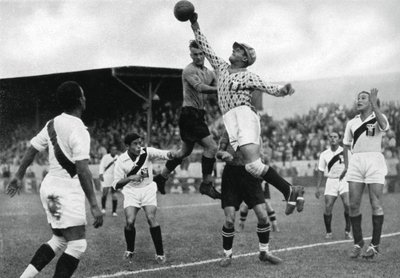 Equipo de fútbol olímpico de Perú en acción, Juegos Olímpicos de Berlín, 1936 de Unbekannt