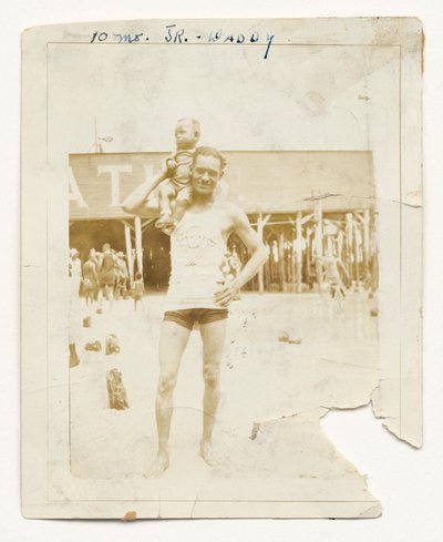 Fotografía del Cpl. Lawrence Leslie McVey con su hijo, Lawrence McVey Jr., 1925 de Unbekannt
