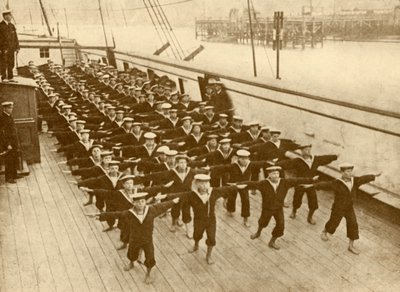 Ejercicio físico en el Arethusa, c1930 de Unbekannt
