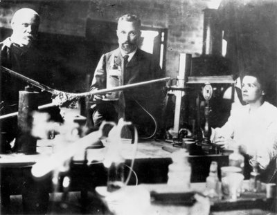 Pierre y Marie Curie, Científicos Franceses, Trabajando en el Laboratorio de Unbekannt