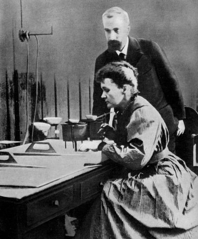 Pierre y Marie Curie en su laboratorio de Unbekannt