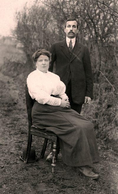Retrato de una pareja al aire libre de Unbekannt