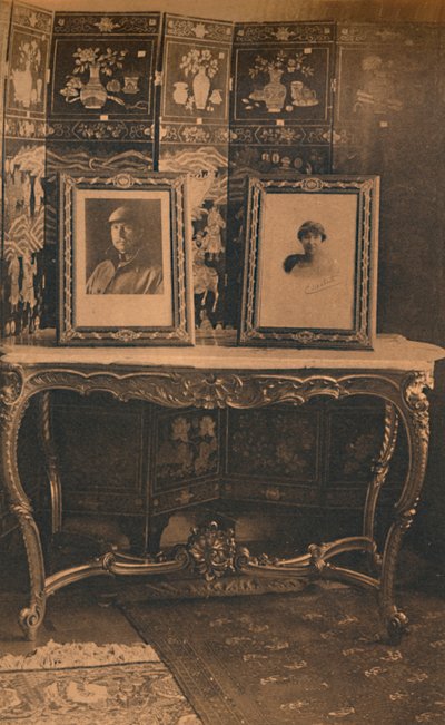 Retratos del Rey y la Reina de Bélgica en la Embajada de Cuba en Bruselas, Bélgica, 1927 de Unbekannt