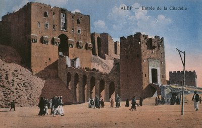 Postal que representa la entrada de la Ciudadela en Alepo, c.1920 de Unbekannt