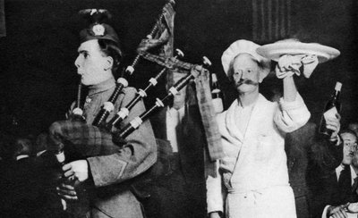 Presentación del haggis en un banquete caledonio, Londres, 1926-1927 de Unbekannt