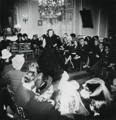 Presentación de la colección de primavera del diseñador de moda francés Jacques Fath, París, marzo de 1944 de Unbekannt