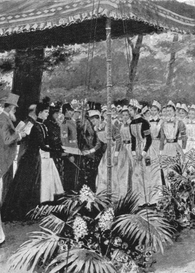 La Princesa Alexandra Entregando Certificados a Enfermeras en Marlborough House, 21 de julio de 1899, 1901 de Unbekannt