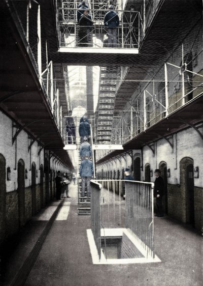 Prisioneros yendo a cenar, Prisión Wormwood Scrubs, Londres, c1903 de Unbekannt