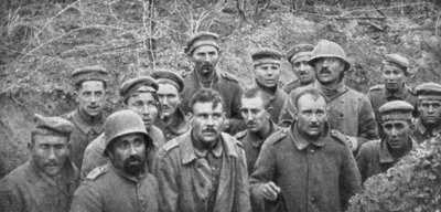 Prisioneros en un agujero, Reims, Primera Guerra Mundial, abril 1917 de Unbekannt