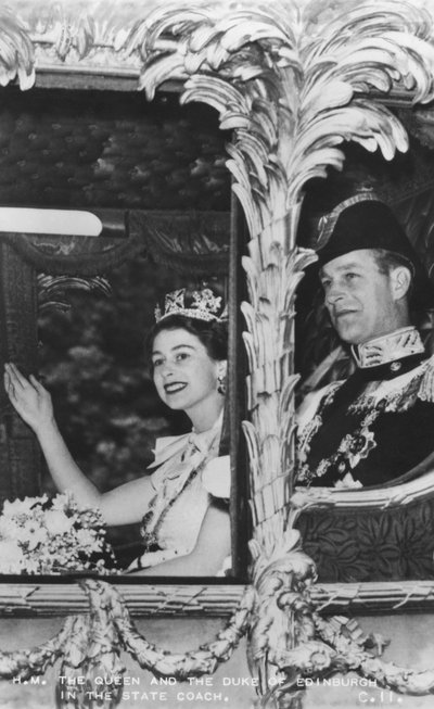 La Reina Isabel II y el Duque de Edimburgo en el Carruaje Estatal, La Coronación, 2 de junio de 1953 de Unbekannt