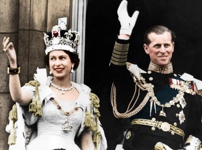 La Reina Isabel II y el Duque de Edimburgo en su día de coronación, Palacio de Buckingham, 1953 de Unbekannt