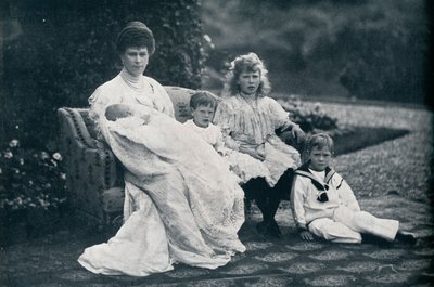 Reina María y cuatro de sus hijos, 1905, 1936 de Unbekannt