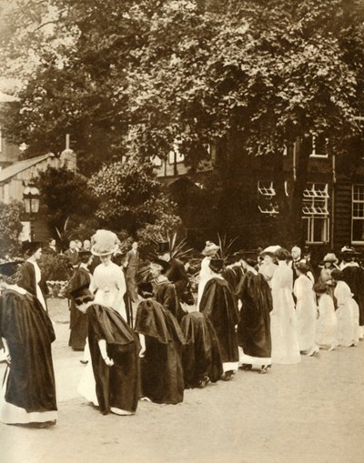 Reina María en el Bedford College, Londres, 1913, 1935 de Unbekannt