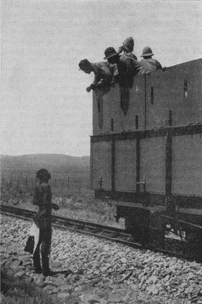Interrogando a un zulú sobre el paradero de los bóers, 1902 de Unbekannt