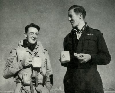 Personal de la RAF disfrutando de una taza de té, Malta, Segunda Guerra Mundial, 1942 1944 de Unbekannt