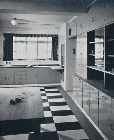 R. W. Symonds y Socio, L. & A.R.I.B.A. - Cocina: Equipamientos de color masilla, acero inoxidable de Unbekannt