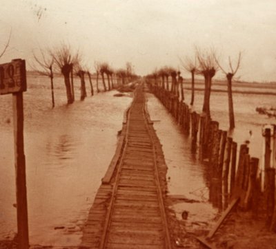Línea ferroviaria, Nieuwpoort, Flandes, Bélgica, c1914-c1918 de Unbekannt