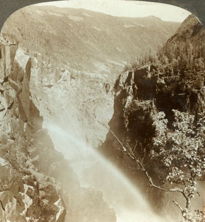 Arco iris en el rocío del Rjukanfos, Noruega, c1905 de Unbekannt