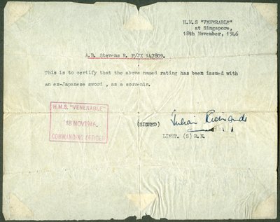 Recibo de una espada ex-japonesa, HMS Venerable, Singapur, 1946 de Unbekannt
