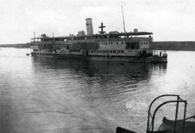 Barco fluvial de la Cruz Roja subiendo el río Tigris, Mesopotamia, Primera Guerra Mundial, 1918 de Unbekannt