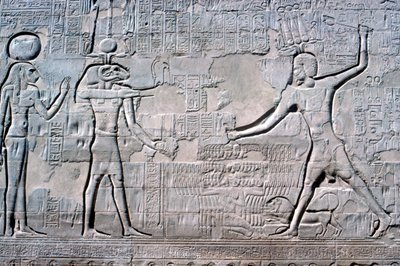 Relieve del Faraón ante Knum y Sekhmet, Templo de Khnum, Períodos Ptolemaico y Romano de Unbekannt