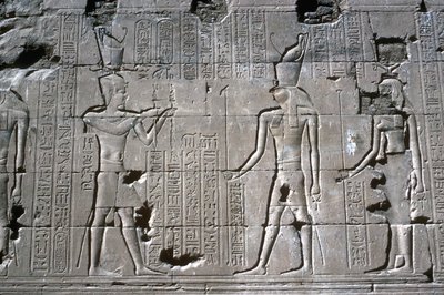 Relieve del faraón ante Horus, Templo de Horus, Edfu, Egipto, Período Ptolemaico, c. 251 a.C.-c. 246 a.C. de Unbekannt