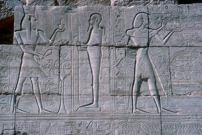 Relieve mostrando a Ramsés II ante Ptah, El Ramesseum, Templo de Ramsés II, Luxor, Egipto, c1250 a.C. de Unbekannt