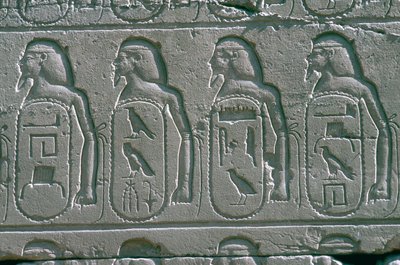 Relieves que muestran cartuchos con nombres de ciudades cautivas del Cercano Oriente, Templo de Amón, Karnak, Egipto de Unbekannt
