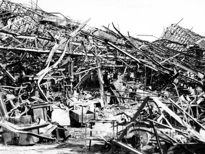 Fábrica de Renault destruida por bombardeos aliados, Sèvres, cerca de París, 1940-1944 de Unbekannt