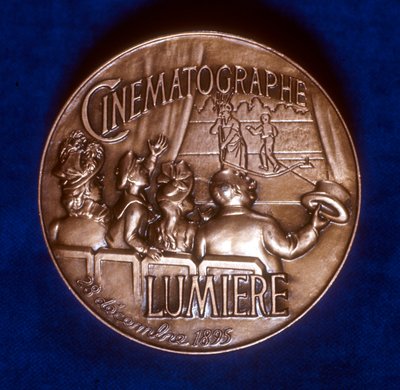Reverso de la medalla conmemorativa de 50 años de cinematografía por los hermanos Lumière de Unbekannt