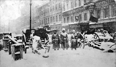 Barricadas revolucionarias en Liteyny Prospekt, Petrogrado, Rusia, 27 de febrero de 1917 de Unbekannt