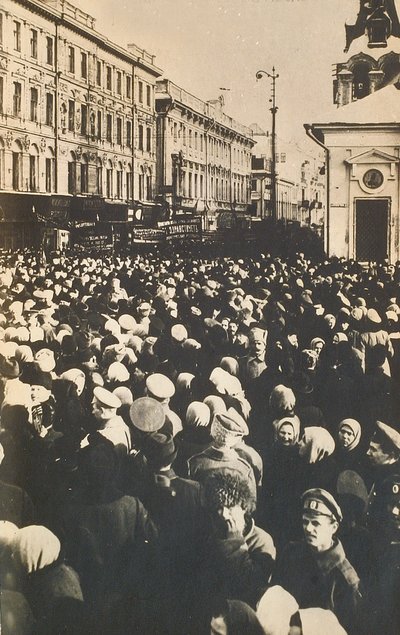 Multitudes revolucionarias en la Tverskaya, Moscú, Rusia, c. 1905-c. 1917 de Unbekannt