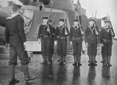 Ejercicio de fusil a bordo de un acorazado británico, 1915 de Unbekannt