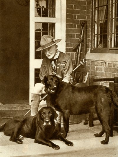 Robert Baden-Powell en casa con sus perros, c1929, 1935 de Unbekannt