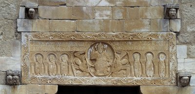 Arte románico: dintel que representa un grupo de apoloones rodeando a Cristo sostenido por dos ángeles. Iglesia de San Miguel de Saint Genis des Fontaines. Siglo XI (Pirineos Orientales) de Unbekannt