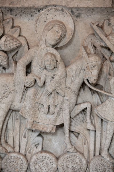 Bajorrelieve románico del capitel de la catedral de Autun que representa la Huida a Egipto, Autun, Francia de Unbekannt