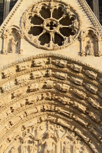 Rosetón. Tímpano del portal central occidental. Catedral de San Esteban. de Unbekannt