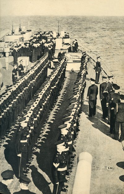 Marines Reales alineados en desfile a bordo de un barco, Segunda Guerra Mundial, c1939-c1943 1944 de Unbekannt