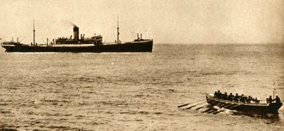 Cúter de la marina real a punto de examinar los papeles de un barco, Primera Guerra Mundial, 1914-1918, 1933 de Unbekannt