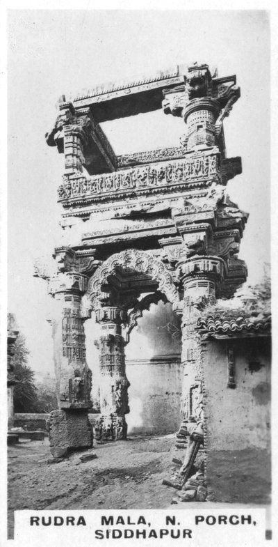 Rudra Mala, pórtico norte, Siddhapur, India, c1925 de Unbekannt
