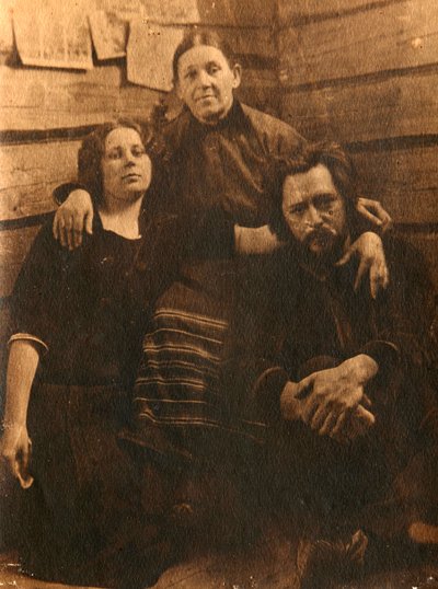 El autor ruso Leonid Andreyev con su madre y hermana, principios del siglo XX de Unbekannt
