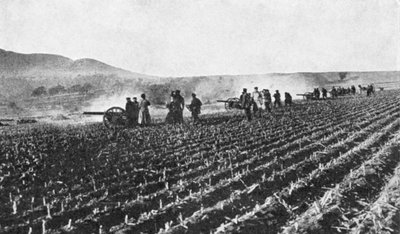 Artillería de campo rusa en el campo de mijo, Guerra Ruso-Japonesa, 1904-5 de Unbekannt
