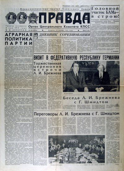 Artículo de periódico ruso discutiendo la reunión entre Brezhnev y Gensher, 1981 de Unbekannt