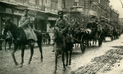 Columna de suministro rusa en Przemysl, marzo de 1915 de Unbekannt