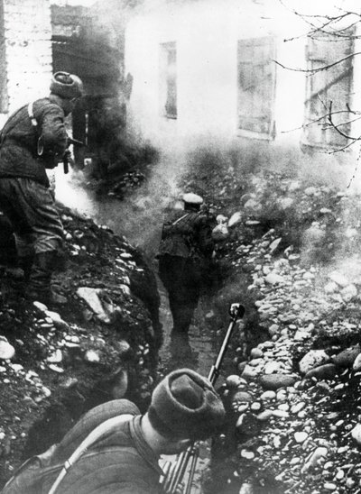 Tropas rusas liberando un pueblo cerca de Ordhonikidze, Cáucaso, 1942 de Unbekannt