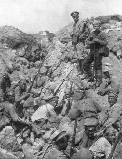 Tropas rusas esperando la señal, Ternopil, Ucrania, Primera Guerra Mundial, 1 de julio de 1917 de Unbekannt