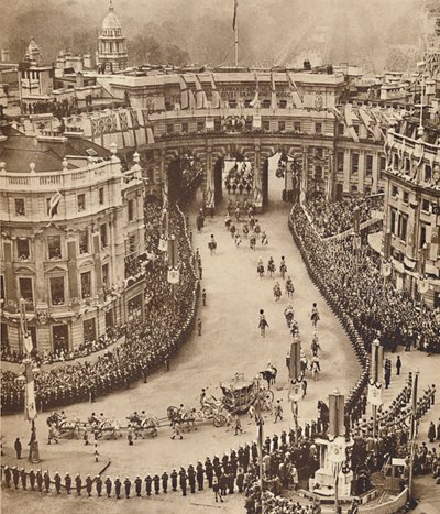 Marineros alinean la ruta en Trafalgar Square, 12 de mayo de 1937 de Unbekannt