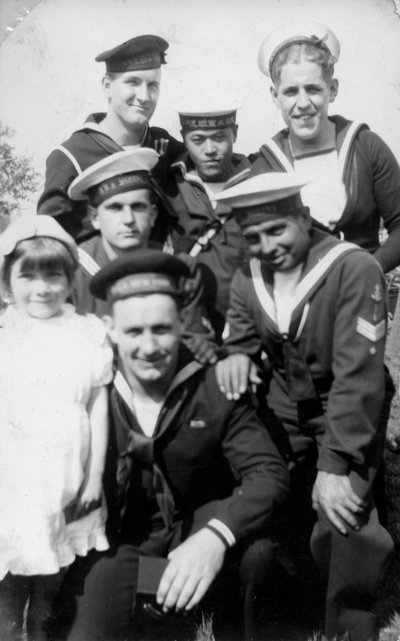 Marineros de seis países diferentes durante la revisión de la Coronación, Southsea, Hampshire, 1937 de Unbekannt