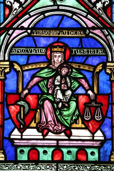 Iglesia de Saint Fargeau. Vidriera. Virgen María y el niño Jesús de Unbekannt